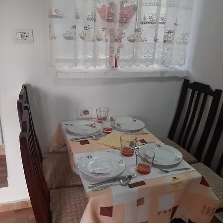 Alojamento de Acomodação e Pequeno-almoço Vrenjo 3*