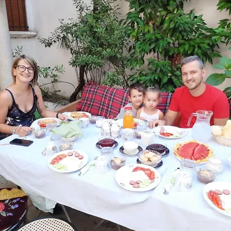 Oda ve Kahvaltı Vrenjo