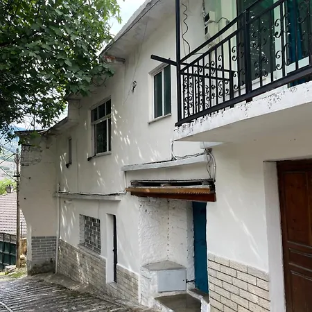 Alojamento de Acomodação e Pequeno-almoço Vrenjo Gjirokastër