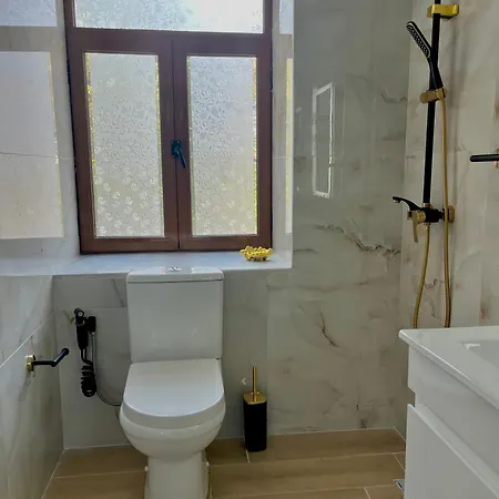 Vrenjo فندق مبيت وإفطار Gjirokastër