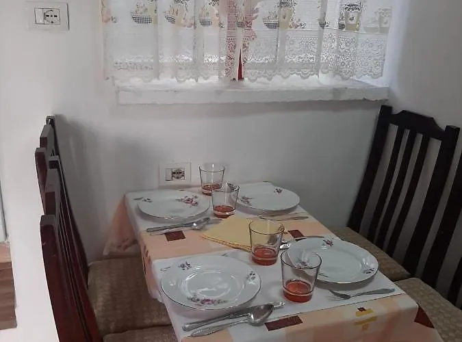 Alojamento de Acomodação e Pequeno-almoço Vrenjo 4*